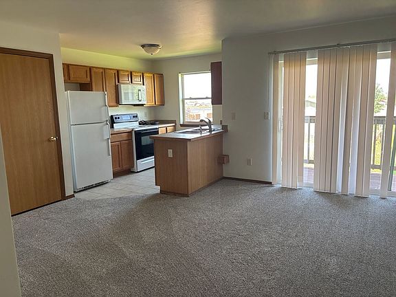 5th image of 402-408 W Shore Dr #404