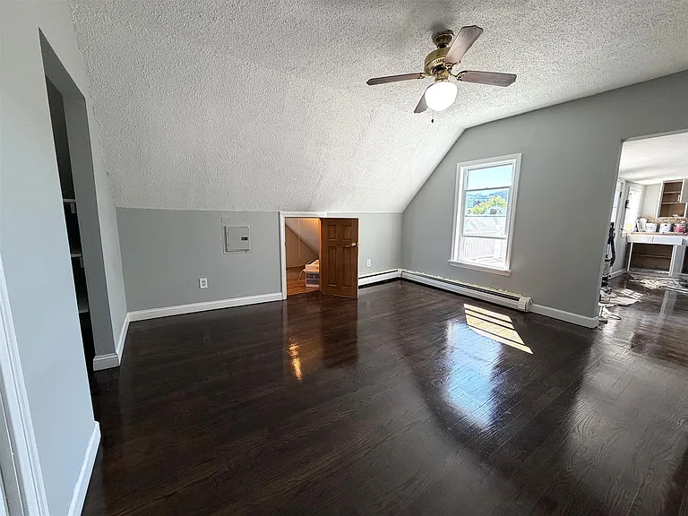 18 Dana St — Photo 9