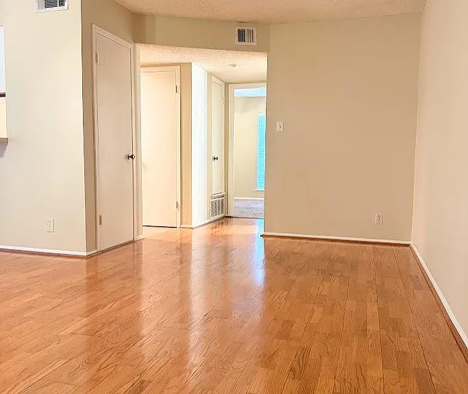 202 E 45th St #306 — Photo 4