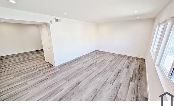 2nd image of 13160 Victory Blvd