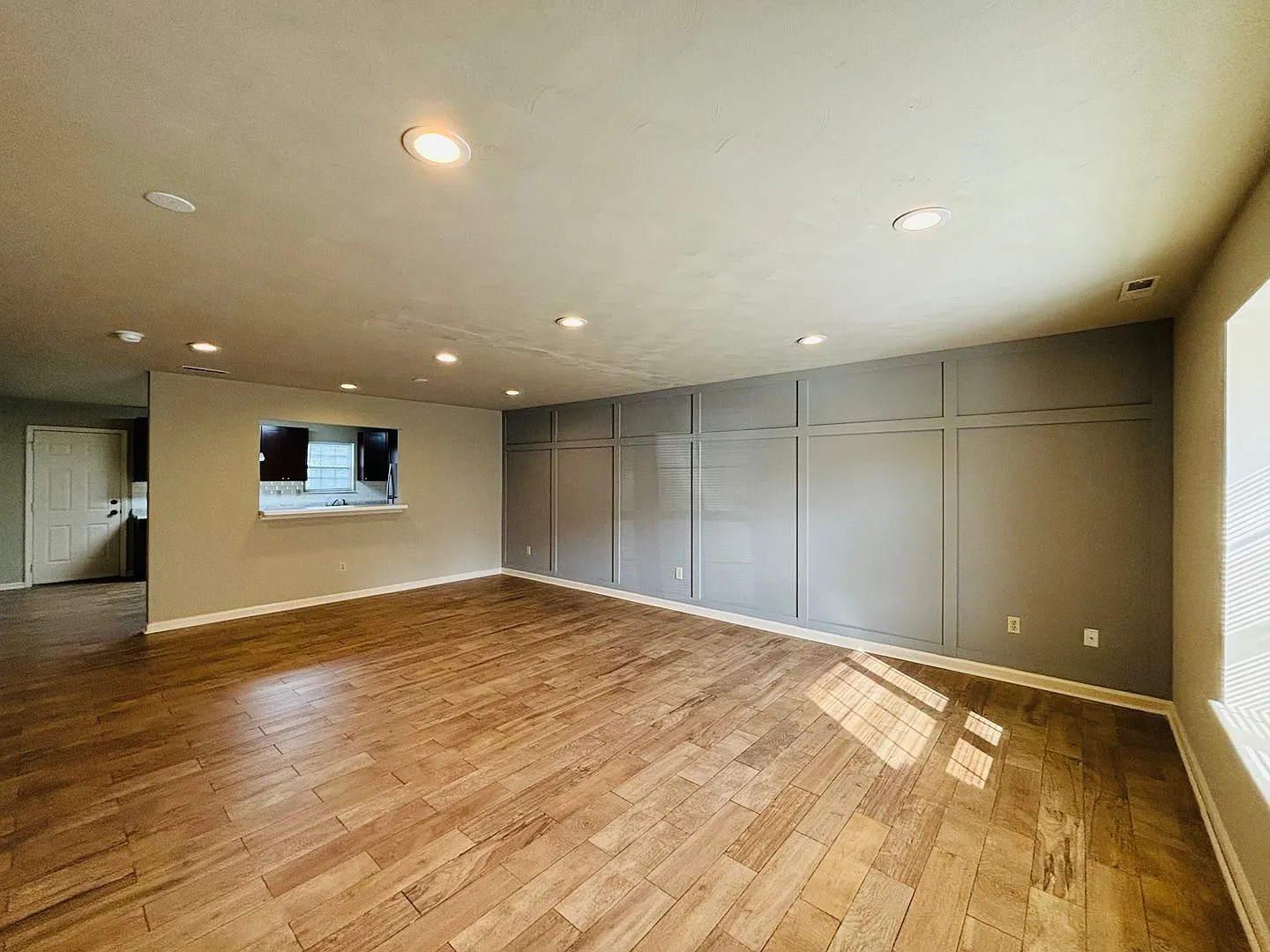 4 Bedroom 2.5 Bath Townhouse — Photo 2