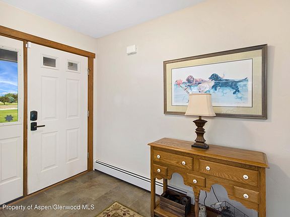5th image of 421 N Meadow Dr