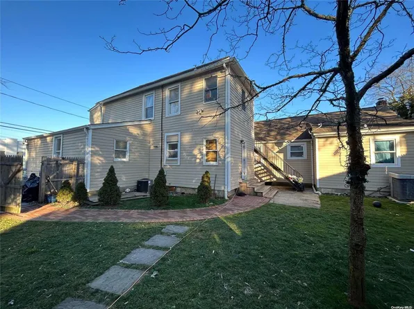 98 W 19th Street, Huntington Station, NY 11746
