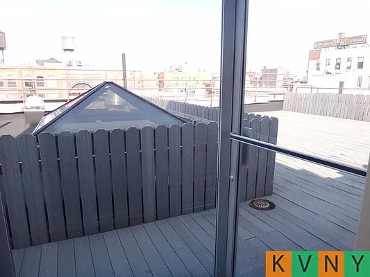 Rented by KVNY Soho | media 21