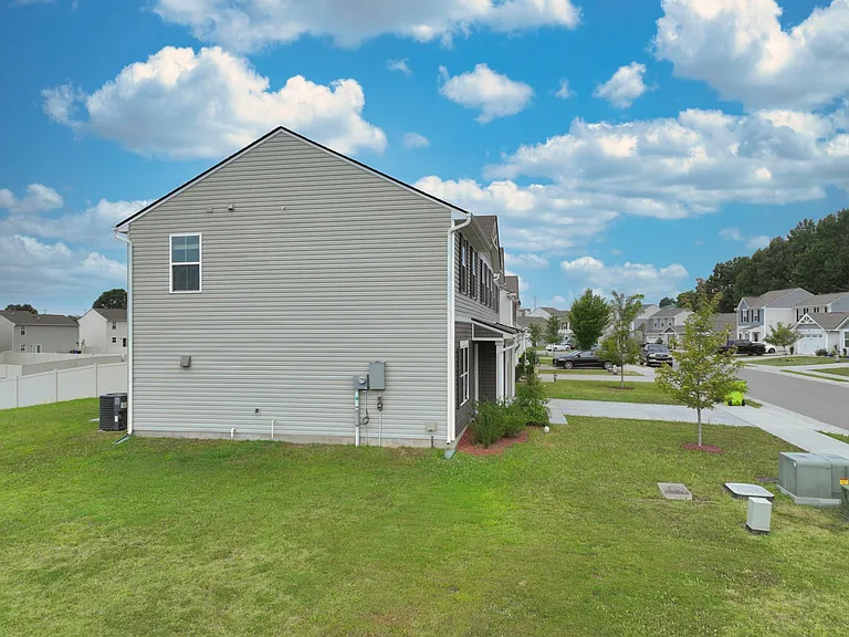 2161 Brokeshire Dr — Photo 52