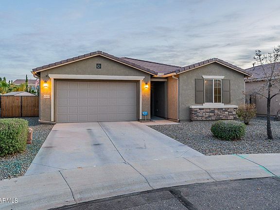 3rd image of 42039 W SOMERSET Drive