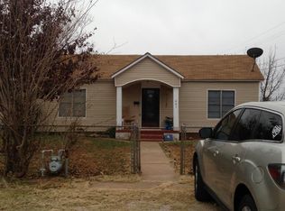 401 E Jefferson Ave, Iowa Park, TX 76367