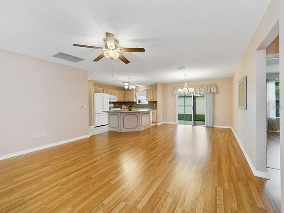 4th image of 8023 SE 174th Belhaven Loop