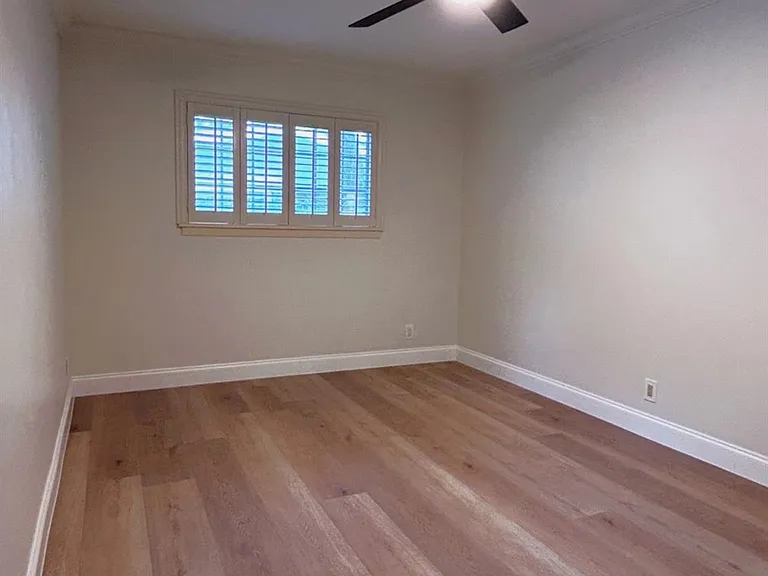 439 Brady Ln — Photo 4