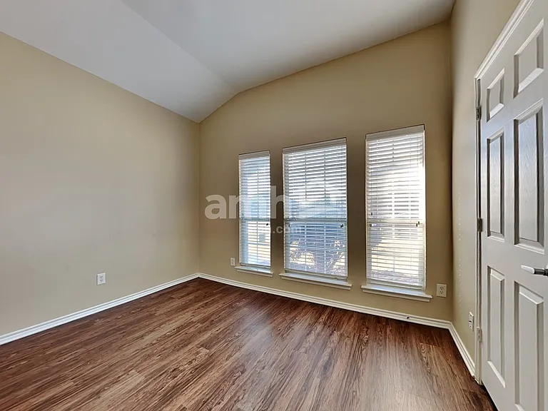 86 N Highland Dr — Photo 17