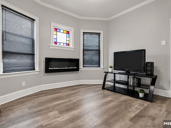 3rd image of 296 N Park St #298