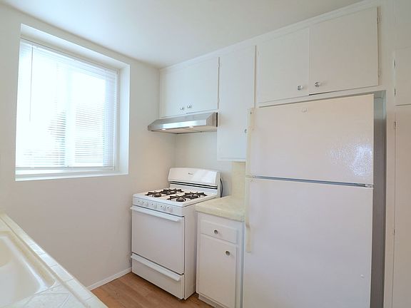 4th image of 1834 Mission Ave APT 9