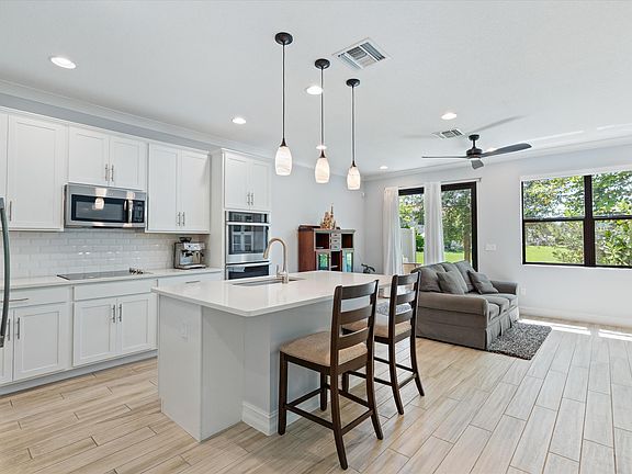 3rd image of 10076 BRICKHILL Drive