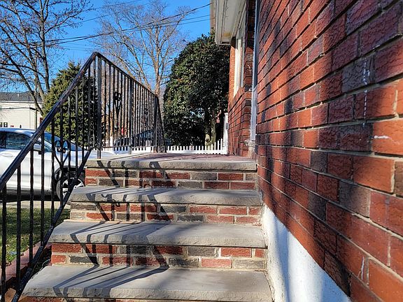 4th image of 399 Cromwell Ave