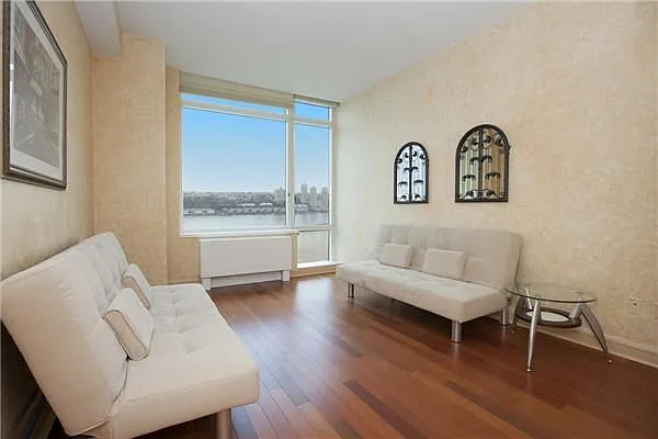 Sold by Nest Seekers International | media 4