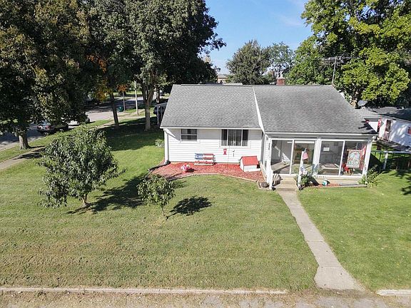 4th image of 215 W Elm St