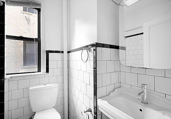 3rd image of 19 W 69th St APT 1004