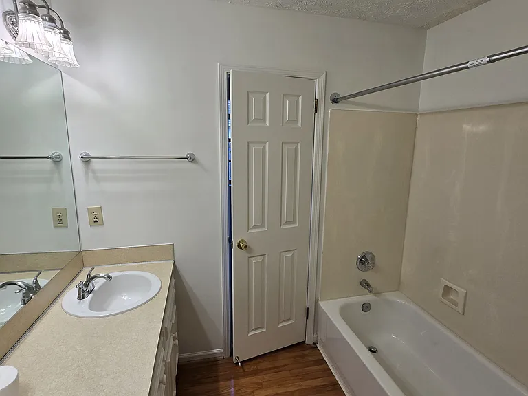 3944 Elm Ave — Photo 10