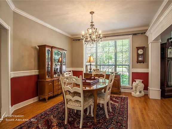 4th image of 1749 Lakeway Dr