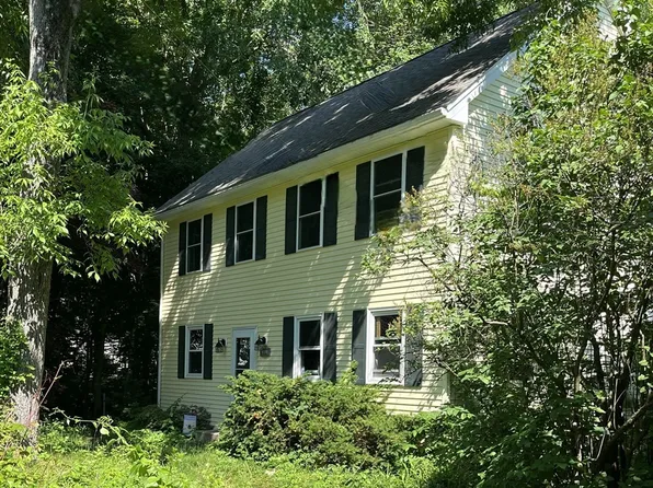 203 Lakeview Ave, Tyngsboro, MA 01879