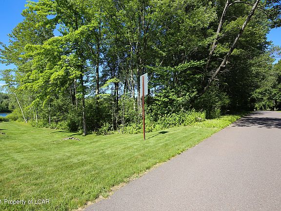 5th image of 24 S Woodhaven Dr