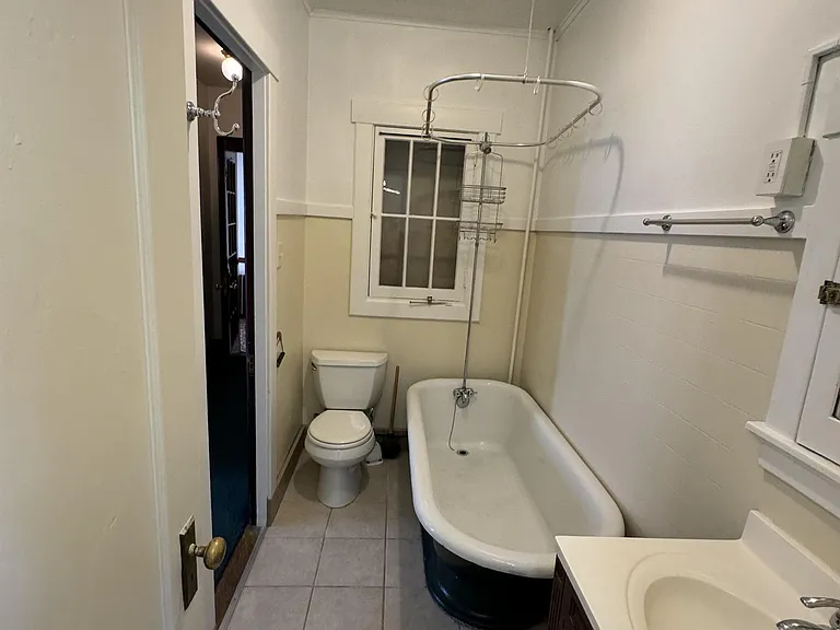 230 S Washington St — Photo 8