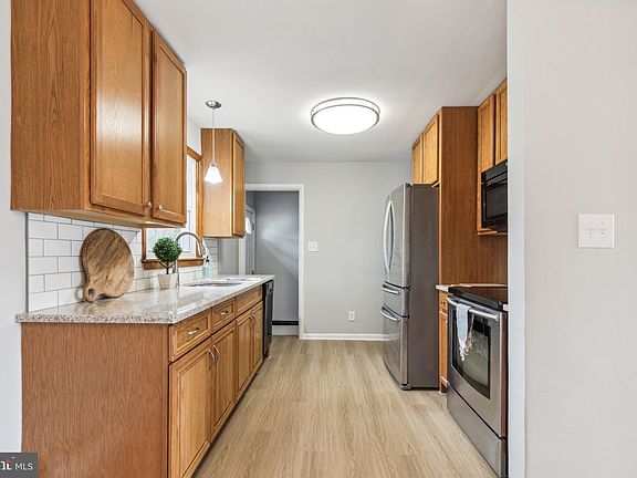 3rd image of 414 7th Ave NE