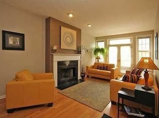 928 W Roscoe St #1, Chicago, IL 60657