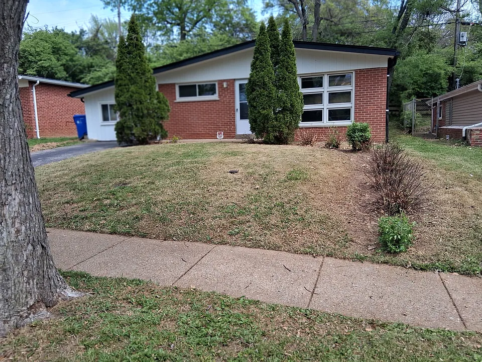 1320 Mendell Dr