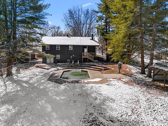 3rd image of 709 Horton Ct