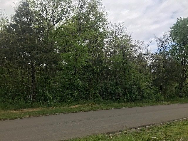 2nd image of 660 Pinewood Cir