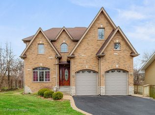 251 N Park St, Westmont, IL 60559