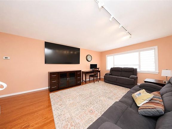 4th image of 220 Slater Blvd