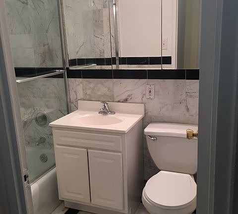 3rd image of 279 E 44th St APT 11E