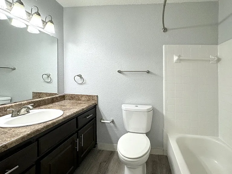 Ascot Place Apartments — Photo 53
