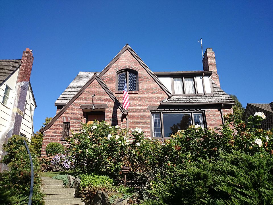 2nd image of 3862 43rd Ave NE