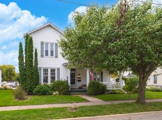 204 Walnut St, Washington, IL 61571