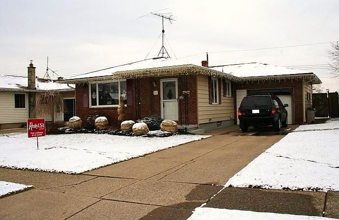 1st image of 16 Cheekwood Dr