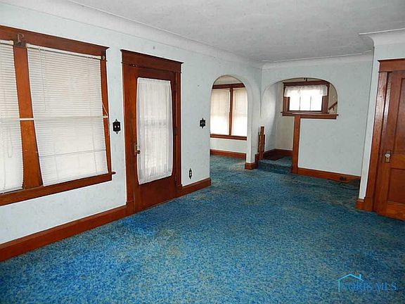 2nd image of 1032 Alcott St