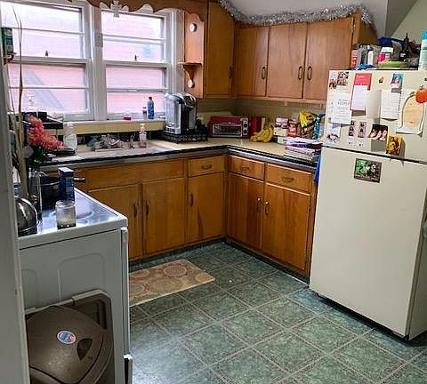 5th image of 2226 Forest Ave