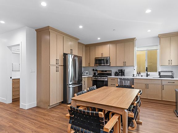 3rd image of 4624 1/2 Eagle Rock Blvd #4624-1/2