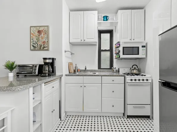 505 East 82nd Street image 1 of 7