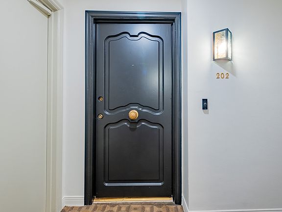 5th image of 6752 Hillpark Dr