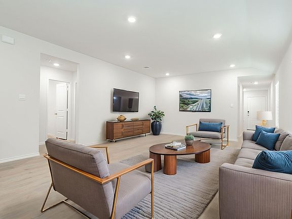 4th image of 916 Sunrise Ln