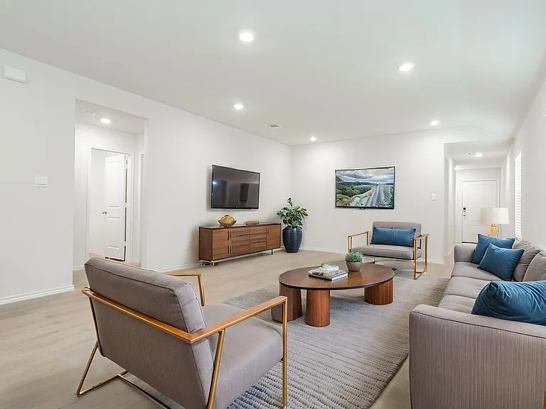 916 Sunrise Ln — Photo 4