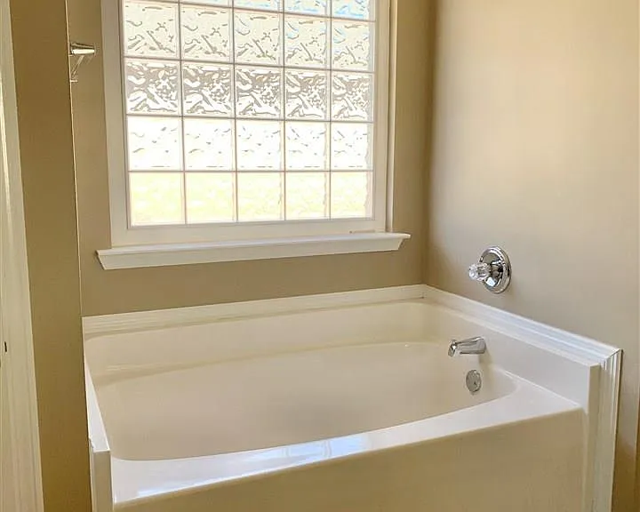 115 E Crest Way — Photo 11