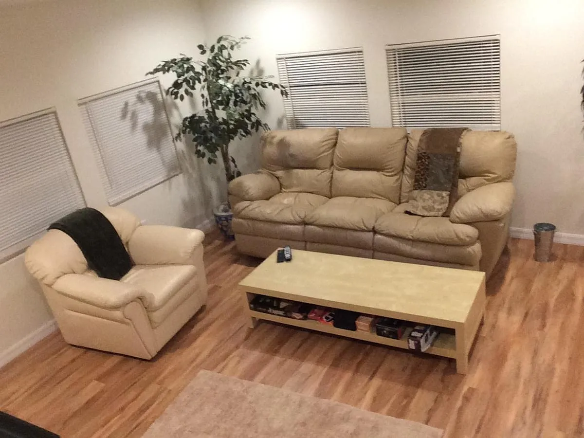 3 bed, 1000 sqft, $2,000 — Photo 2