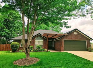 4766 W Dover St, Fayetteville, AR 72704