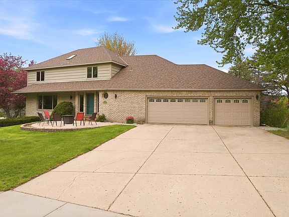 2nd image of 2500 Highland View Ave