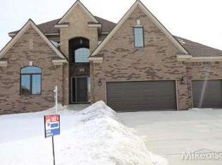 19352 Springbrook Dr, Macomb, MI 48044